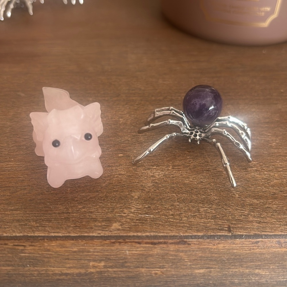 Fun Halloween crystal - baby dragon carving and spider pendant for necklace